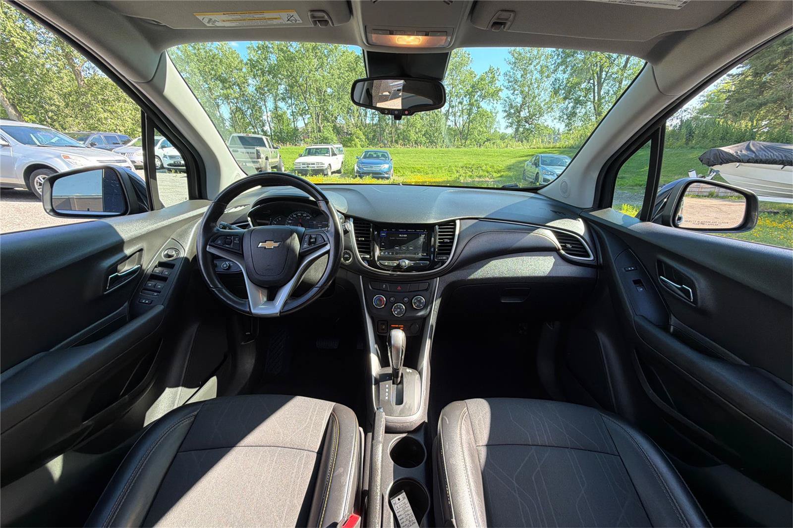 Used 2019 Chevrolet Trax LT w/ LT Convenience Package AWD/4WD image 29