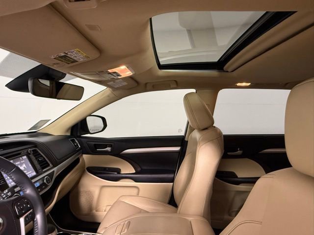 Used 2019 Toyota Highlander XLE FWD image 33