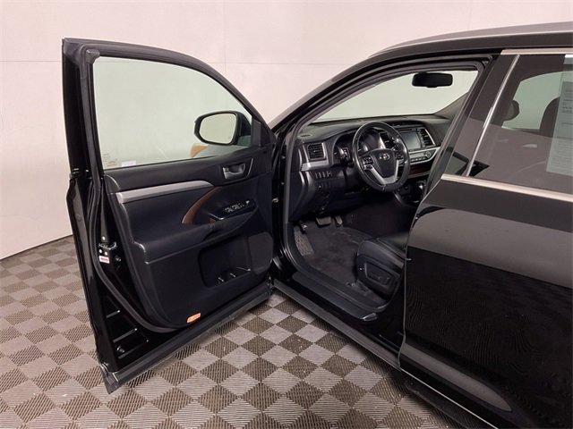 Used 2015 Toyota Highlander XLE image 15