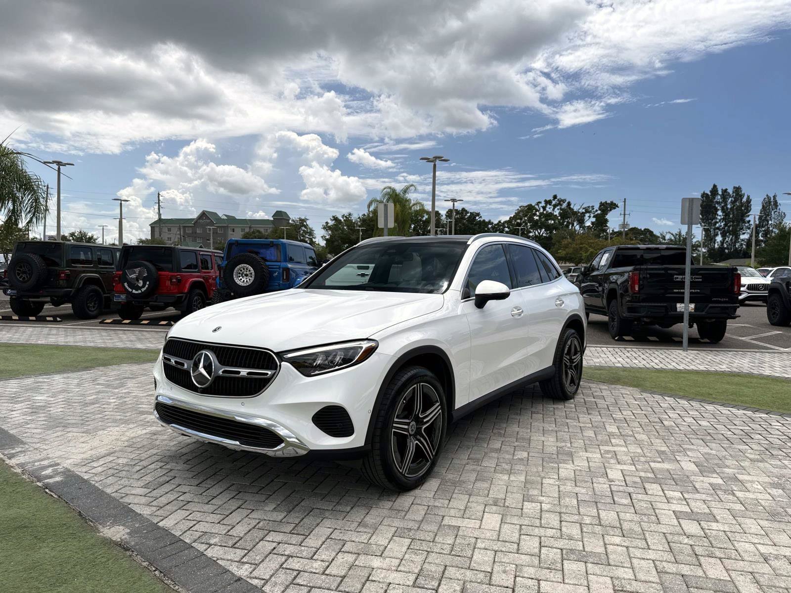 New 2027 Mercedes-Benz GLC 300 image 2