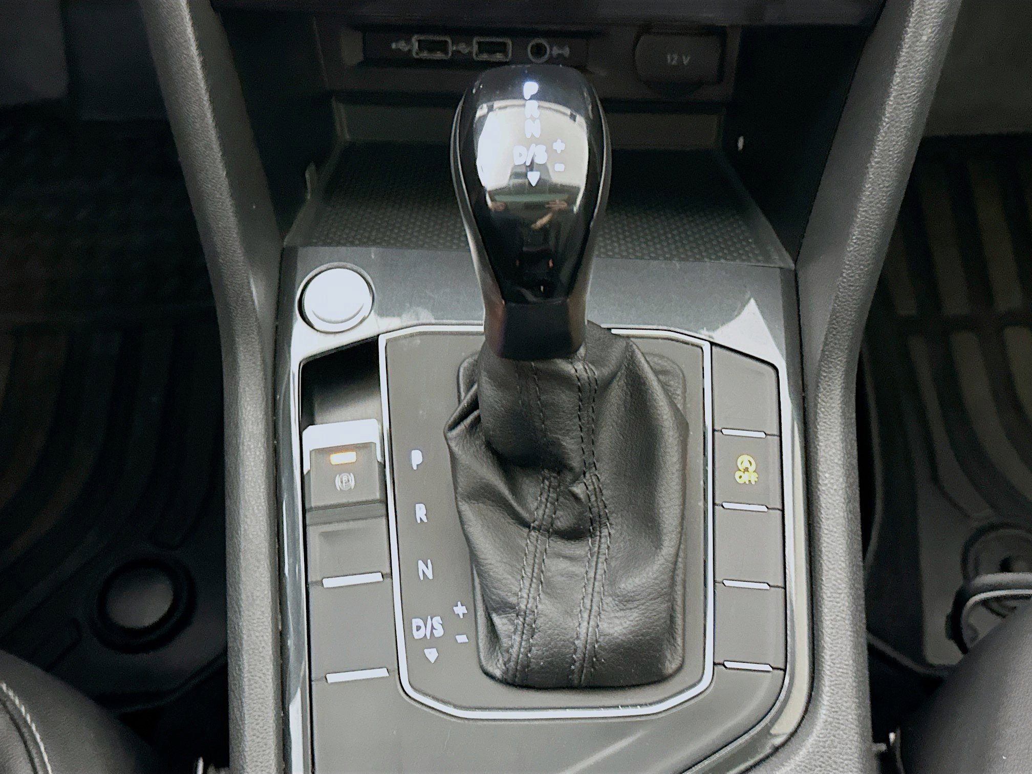 Used 2019 Volkswagen Tiguan SE w/ Panoramic Sunroof Package FWD image 24