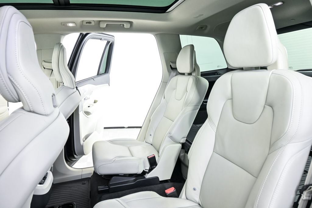 Certified 2024 Volvo XC90 B6 Ultimate w/ Protection Package image 23