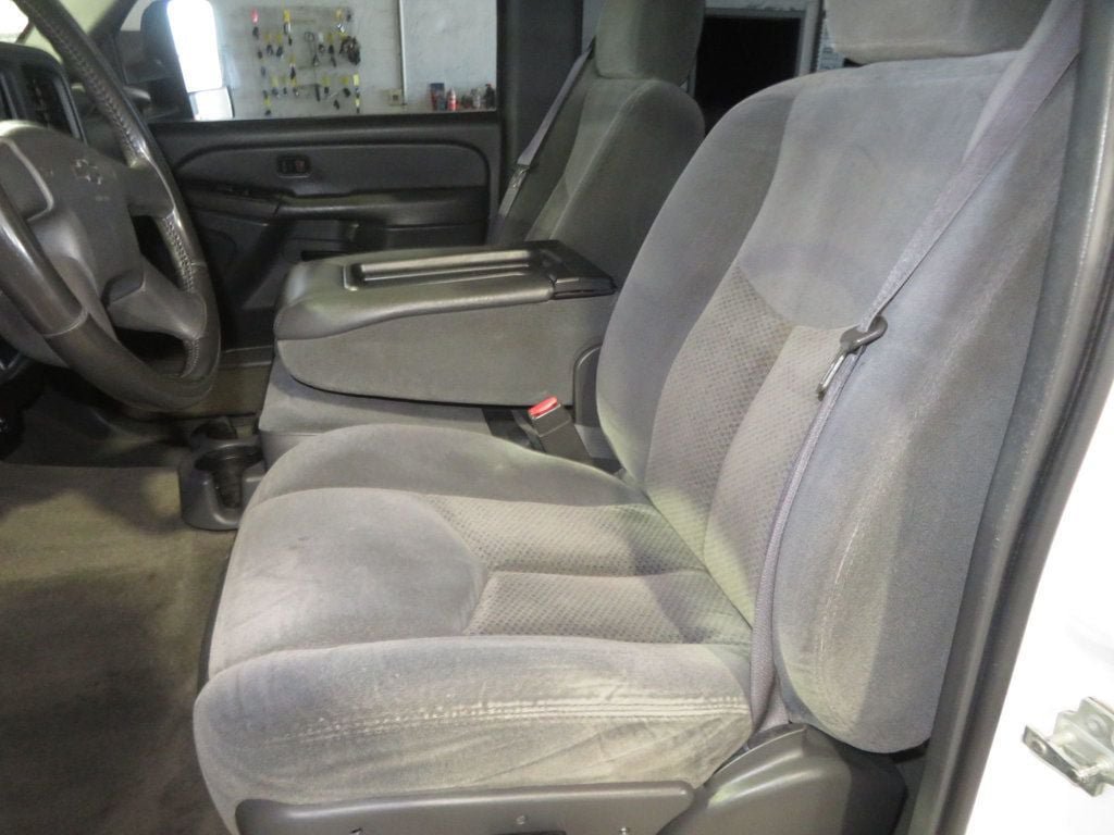 Used 2004 Chevrolet Silverado 2500 LS w/ Skid Plate Package AWD/4WD image 20