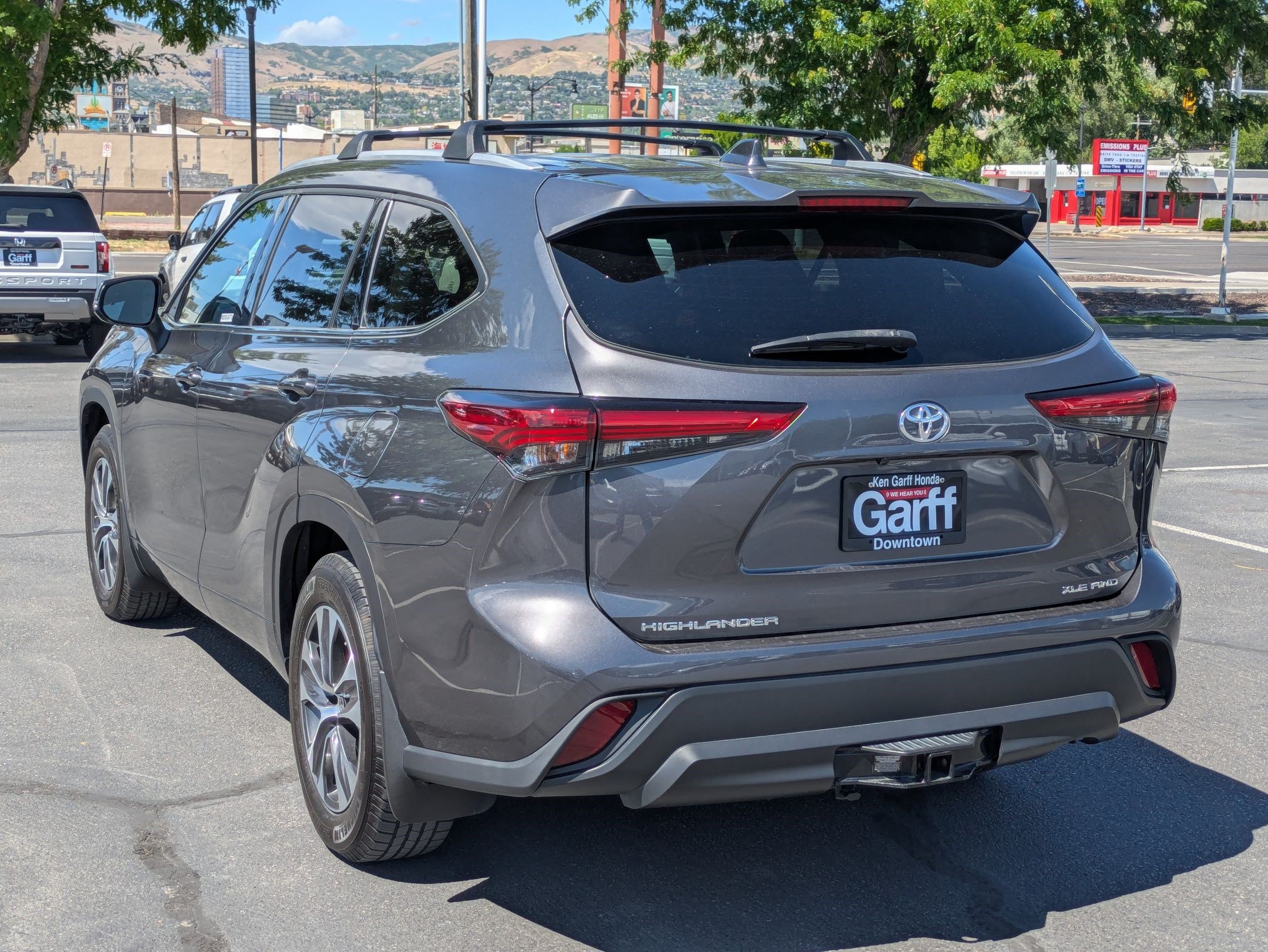 Used 2022 Toyota Highlander XLE AWD/4WD image 8