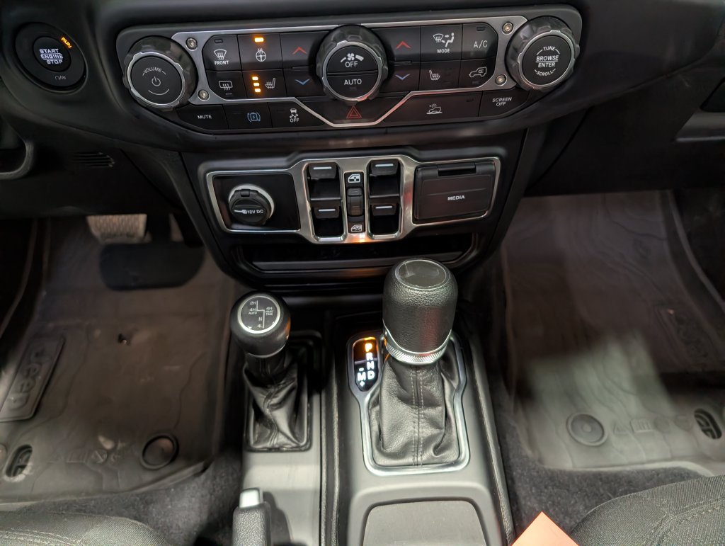 Used 2023 Jeep Wrangler Unlimited w/ Sun & Screen Package AWD/4WD image 22