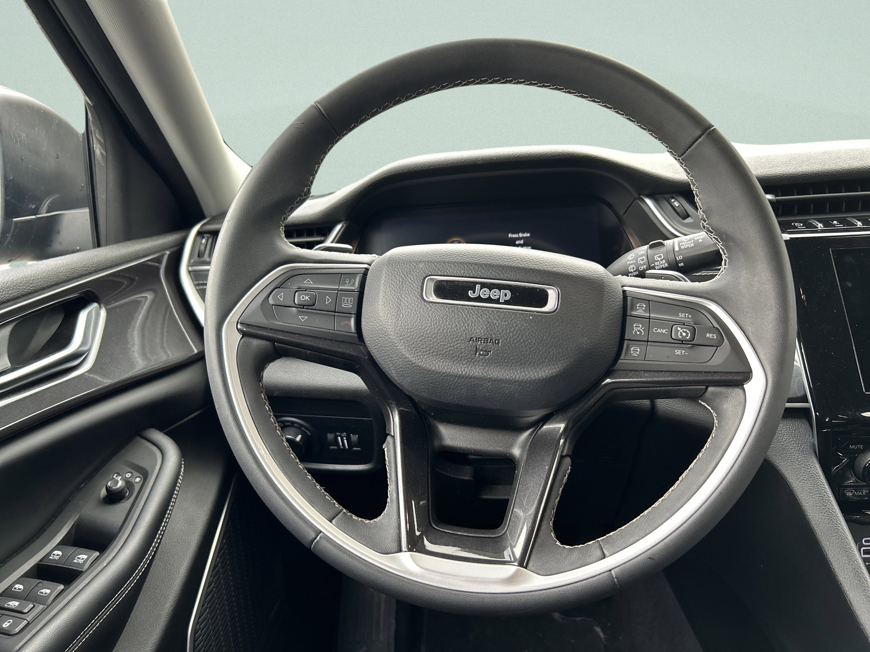 Used 2022 Jeep Grand Cherokee L Laredo w/ Luxury Tech Group I image 20