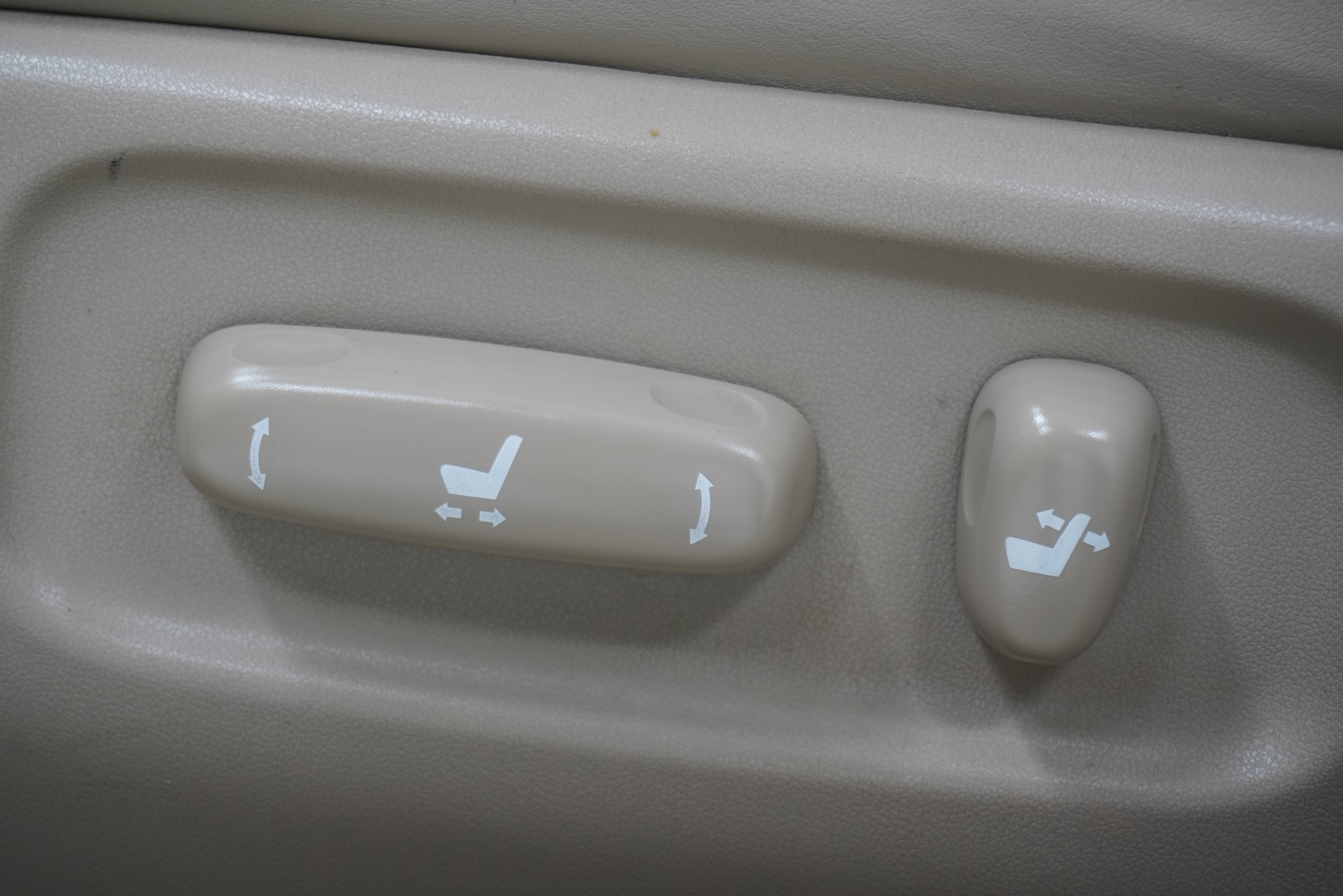 Used 2004 Lexus ES 330 w/ Premium Pkg FWD image 15