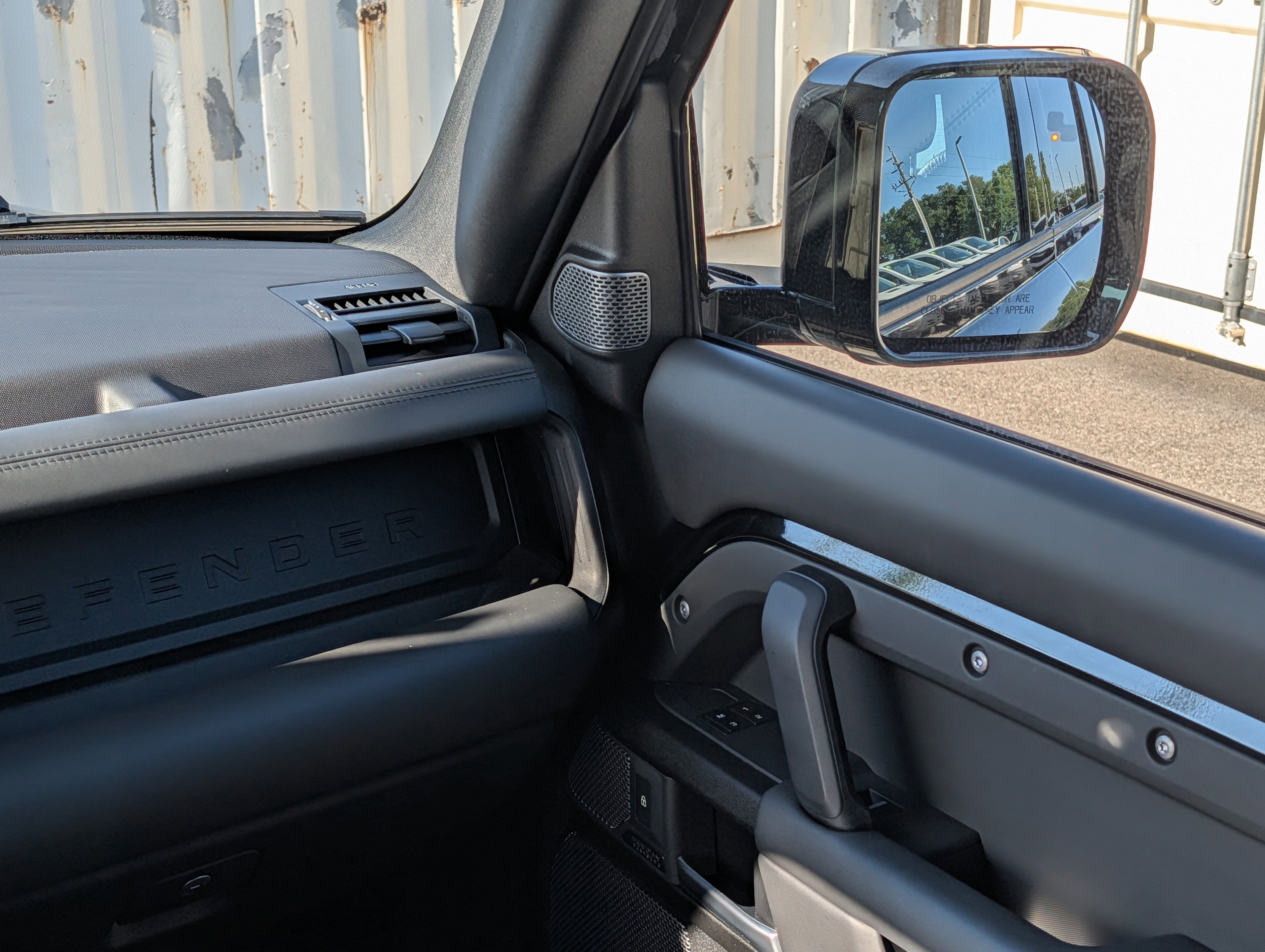 Used 2023 Land Rover Defender 110 V8 image 18