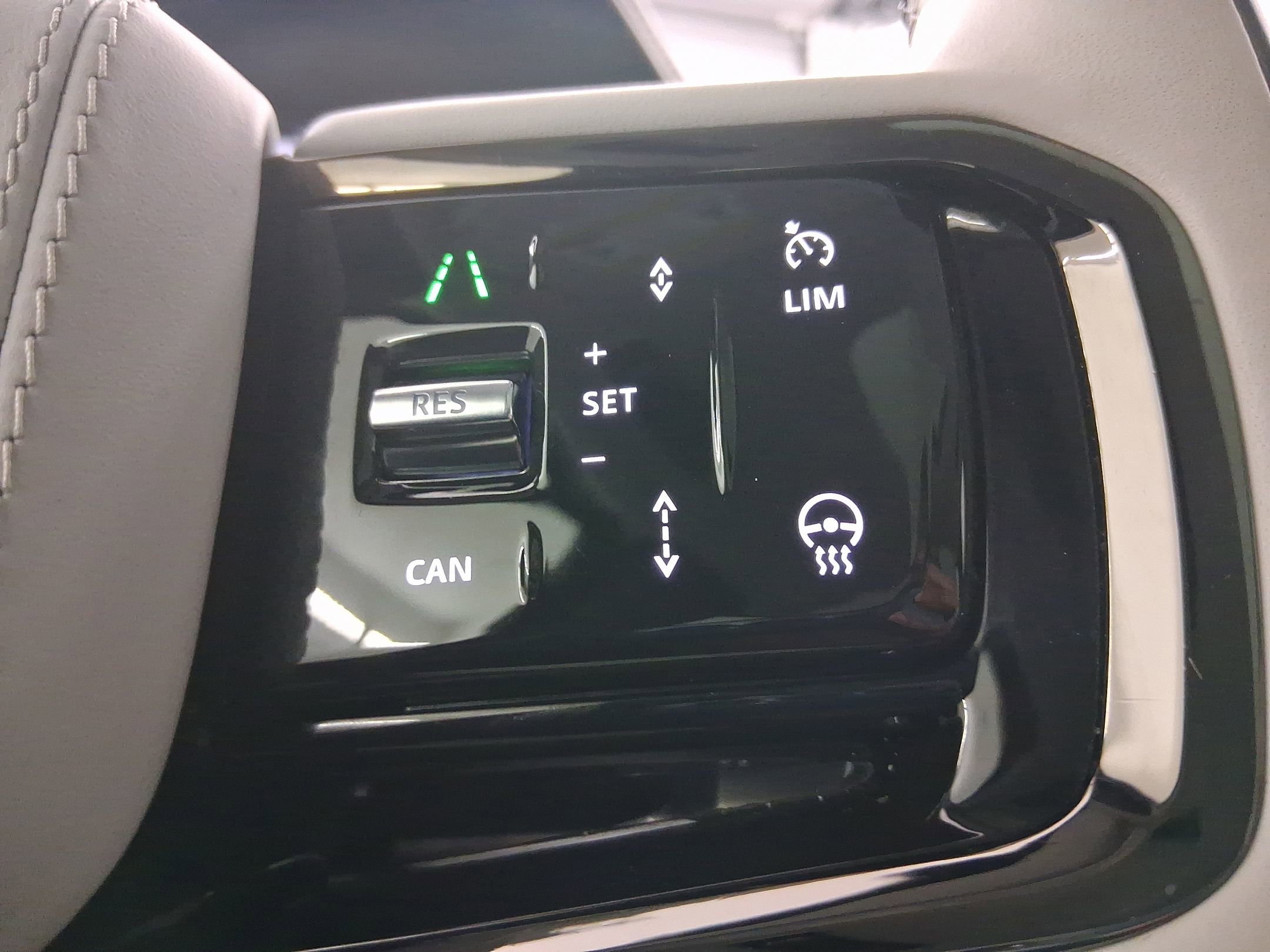 Used 2024 Land Rover Range Rover Sport Dynamic SE image 16