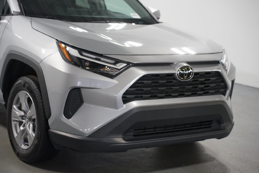 Certified 2025 Toyota RAV4 XLE FWD image 4