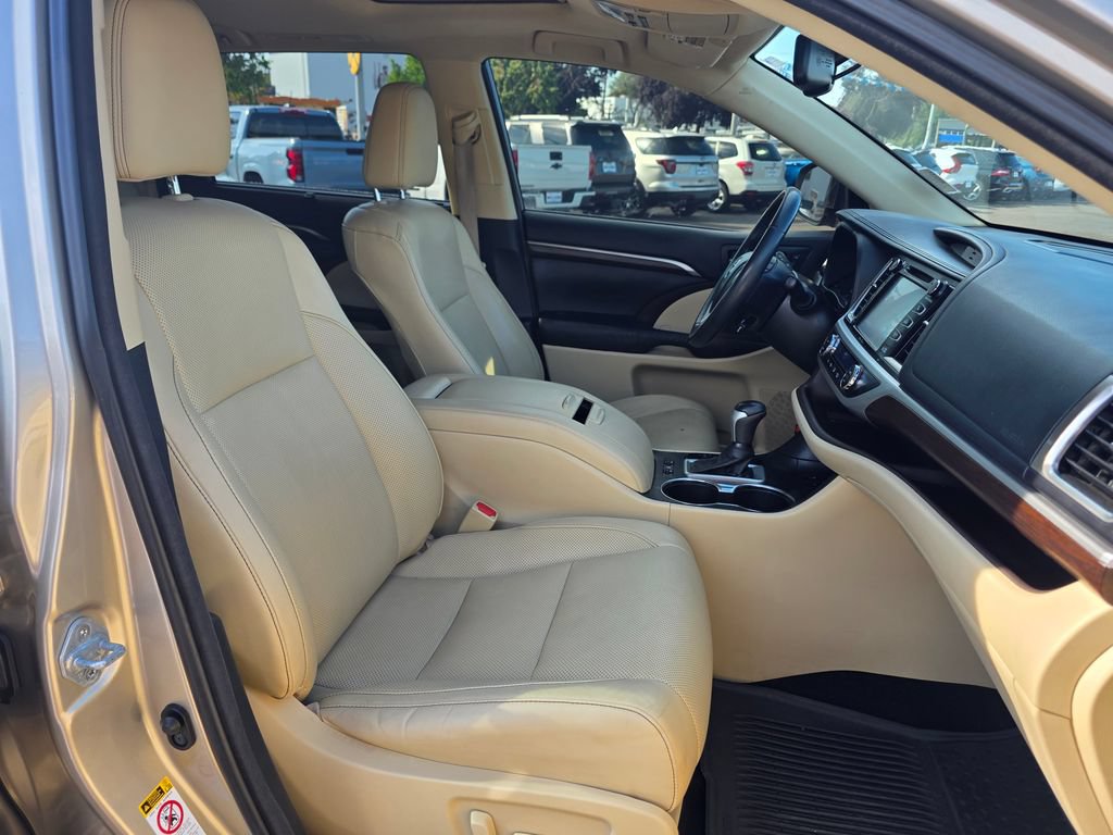 Used 2014 Toyota Highlander Limited AWD/4WD image 28