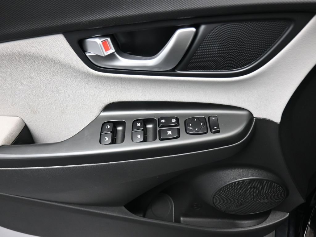 Used 2023 Hyundai Kona Limited w/ Cargo Package FWD image 10