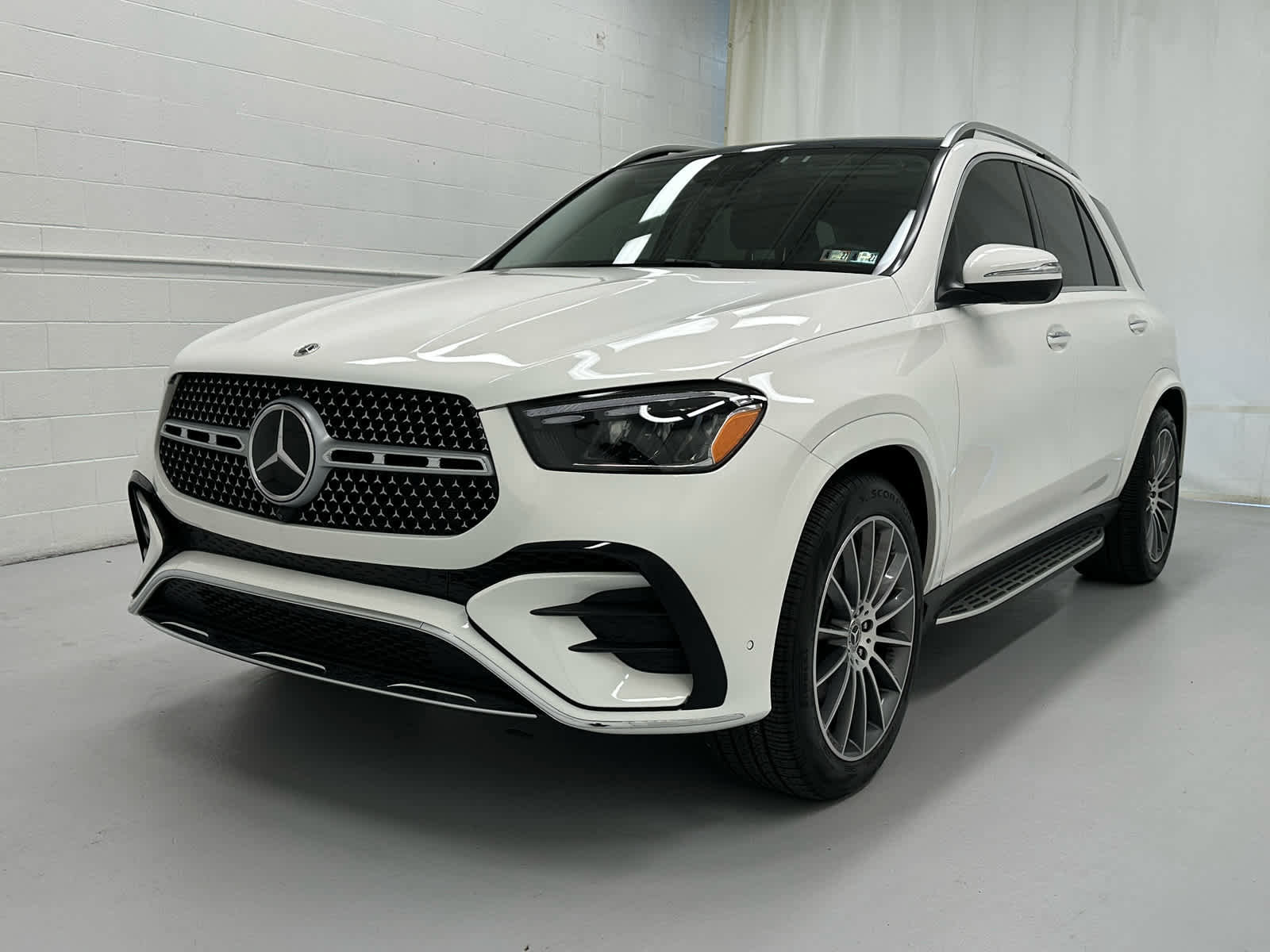 Used 2025 Mercedes-Benz GLE 350 4MATIC image 4