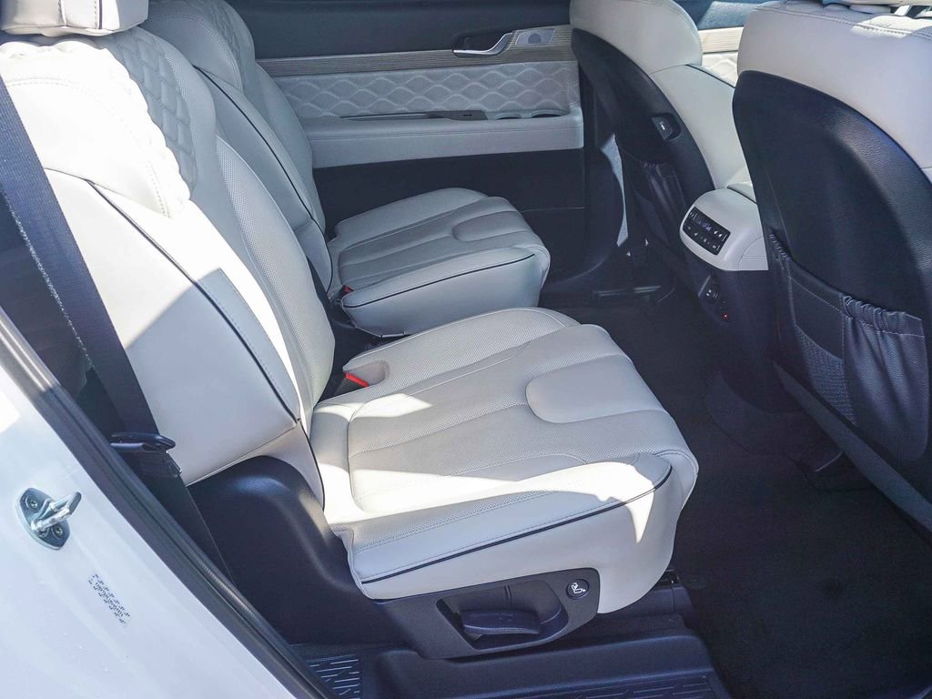 Used 2022 Hyundai Palisade Calligraphy image 14