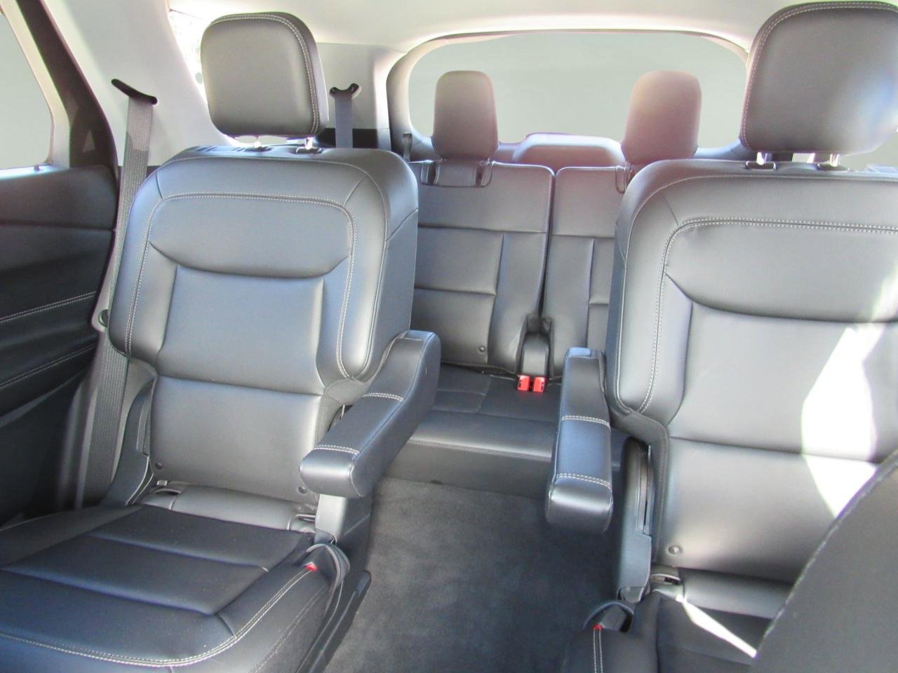 Used 2022 Ford Explorer XLT w/ Equipment Group 202A image 8