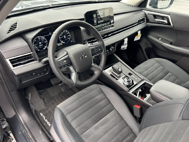 Used 2025 Mitsubishi Outlander SE AWD/4WD image 27