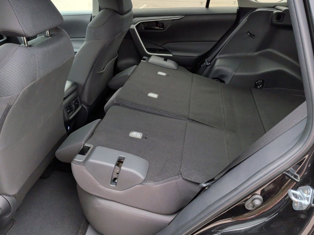 Used 2025 Toyota RAV4 LE image 34