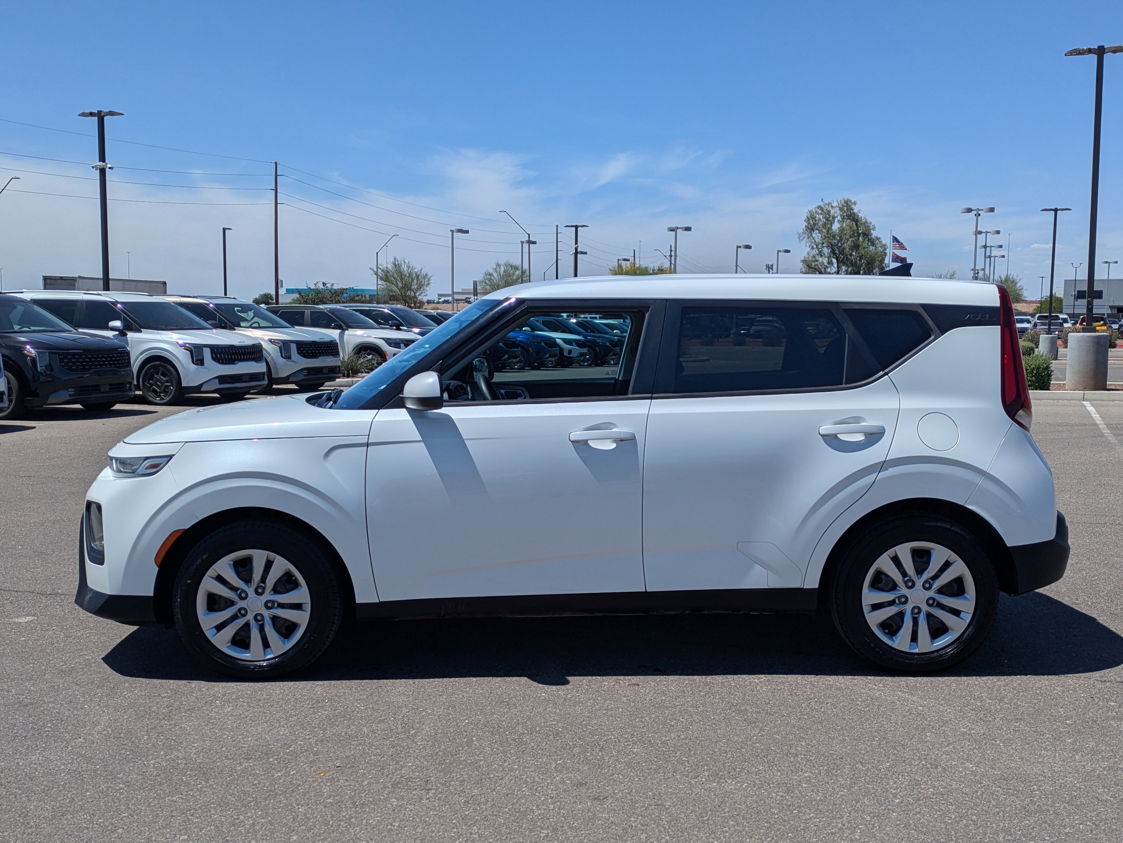 Used 2021 Kia Soul LX FWD image 2