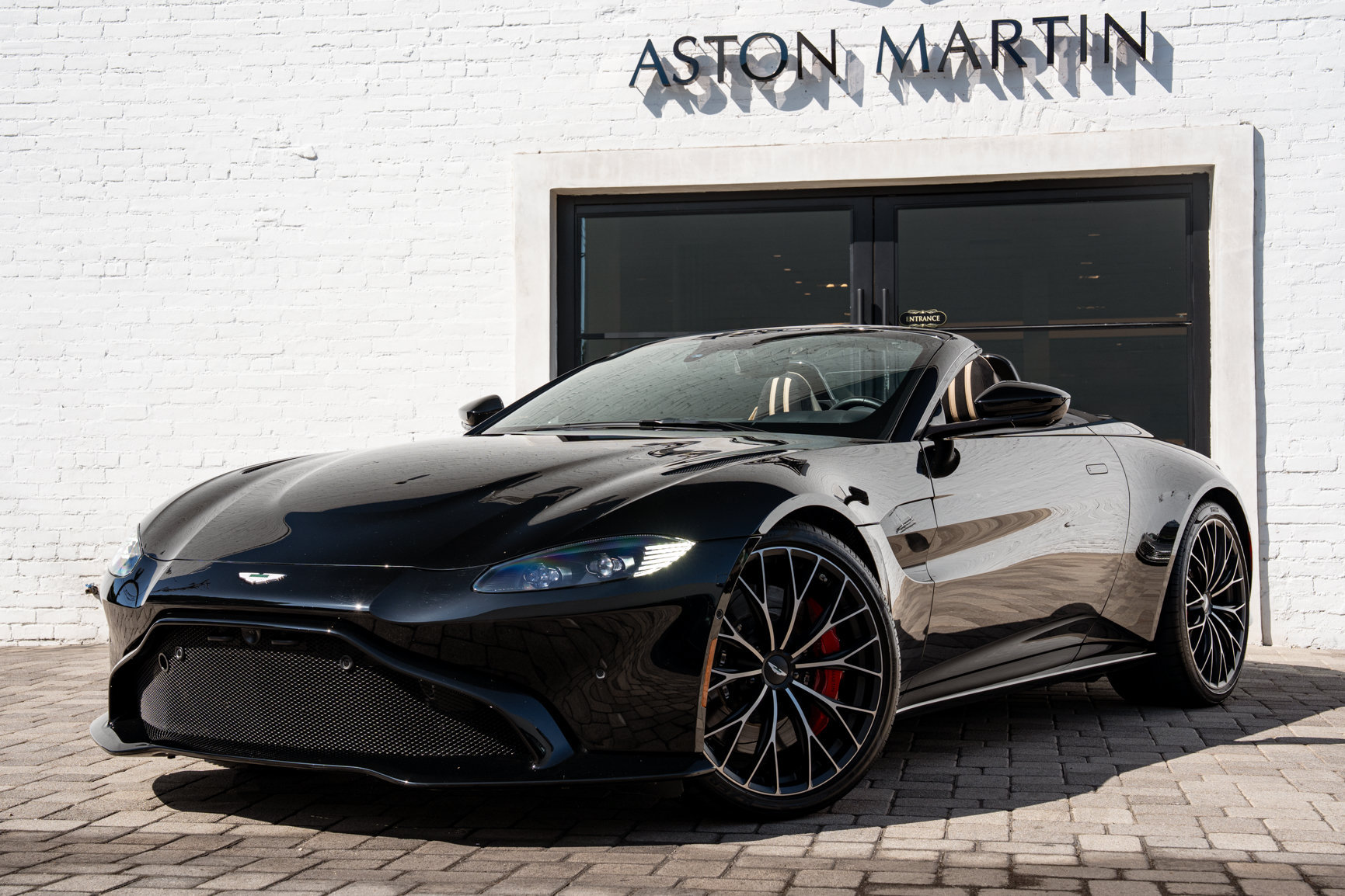 Used 2023 Aston Martin V8 Vantage Roadster RWD image 16