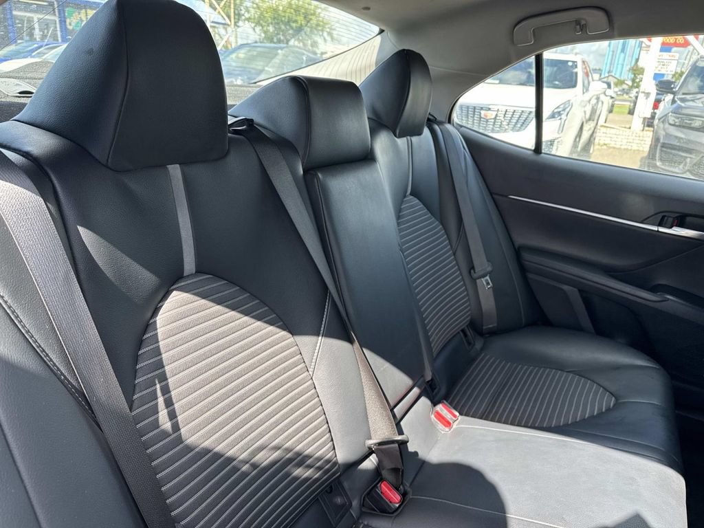 Used 2019 Toyota Camry SE FWD image 11