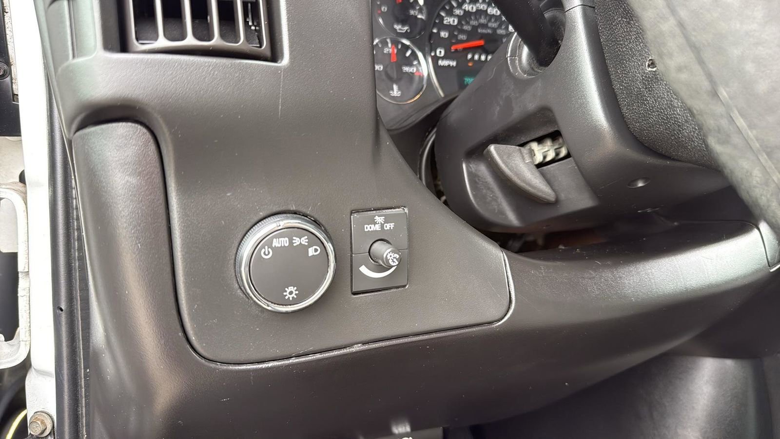 Used 2011 Chevrolet Express 2500 image 14