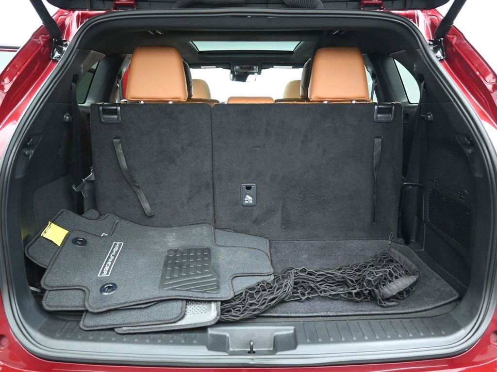 Certified 2025 Toyota Highlander LE image 36