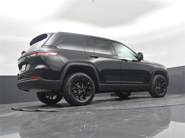 New 2025 Jeep Grand Cherokee Altitude image 37