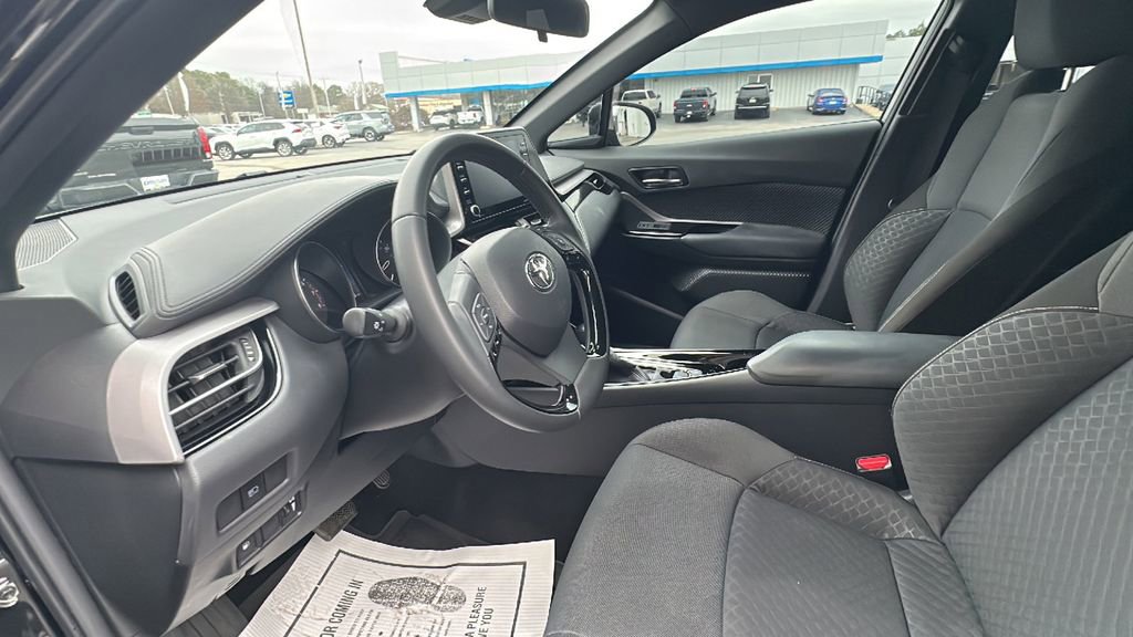 Used 2022 Toyota C-HR Nightshade image 11