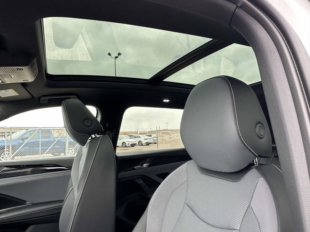 New 2026 Volkswagen Tiguan SE R-Line AWD/4WD image 16