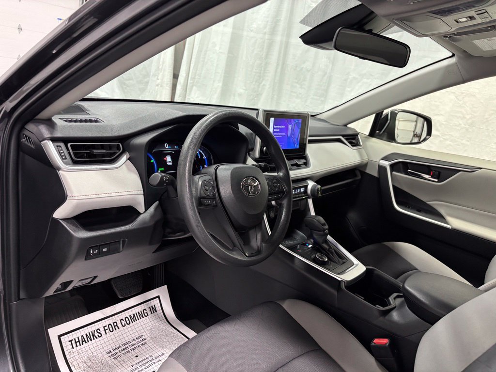 Used 2025 Toyota RAV4 XLE AWD/4WD image 15