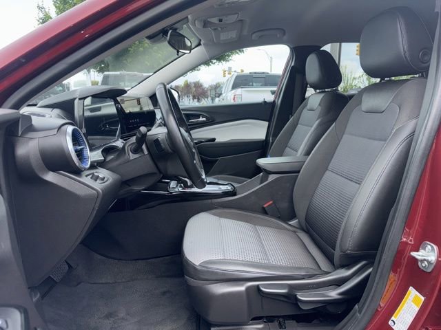Used 2025 Chevrolet Trax LT w/ Driver Confidence Package FWD image 10