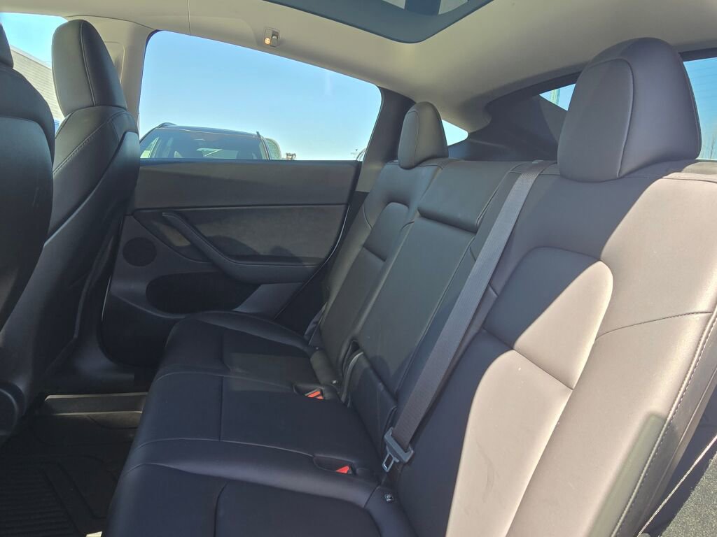 Used 2024 Tesla Model Y Performance AWD/4WD image 17