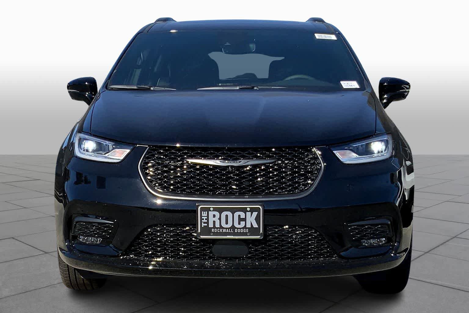 New 2026 Chrysler Pacifica Limited image 4