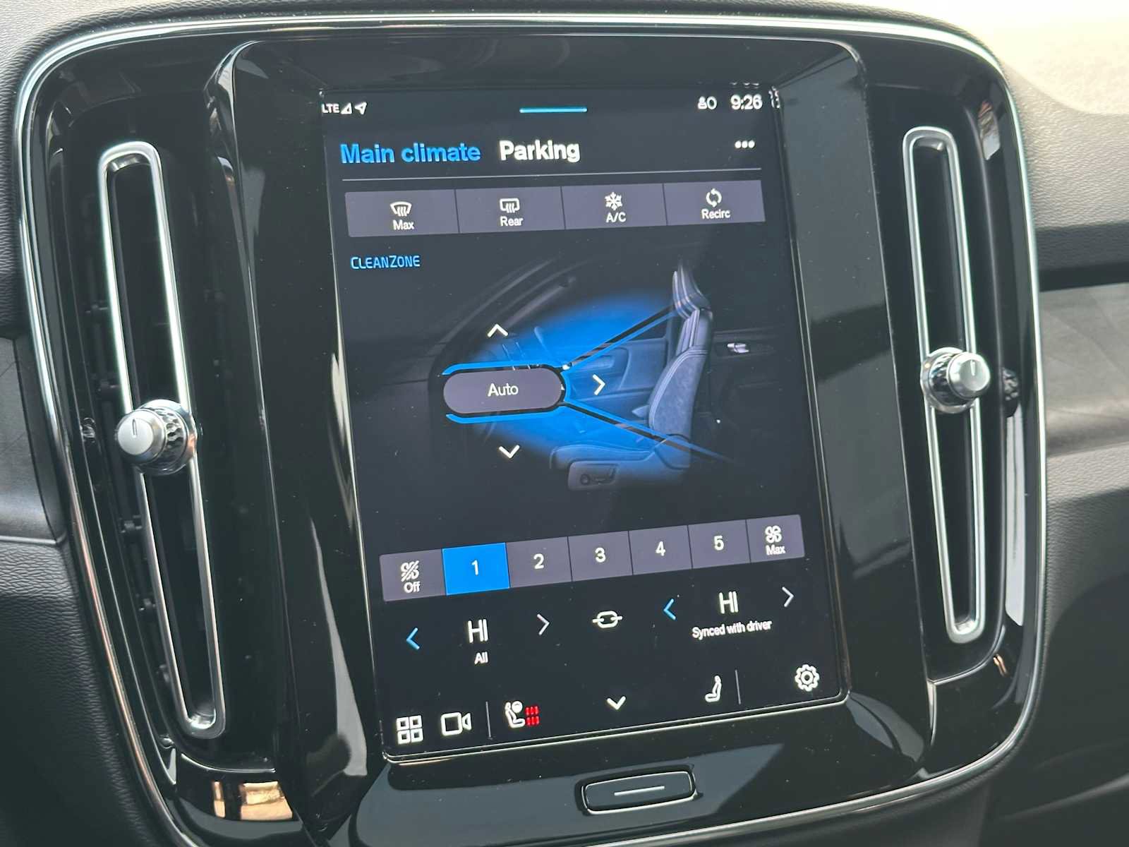 Used 2023 Volvo XC40 Recharge Plus image 29