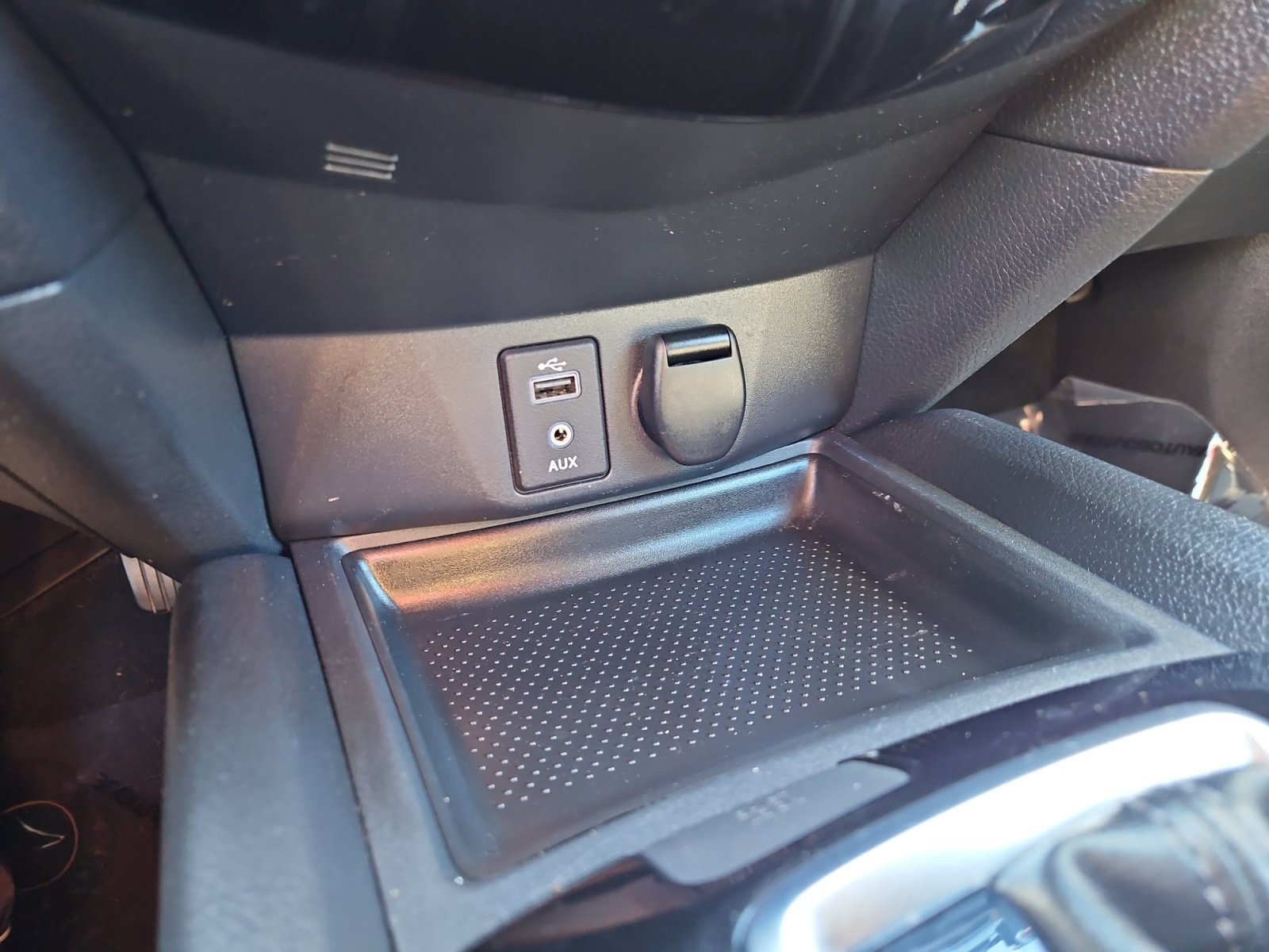 Used 2017 Nissan Rogue SV FWD image 20