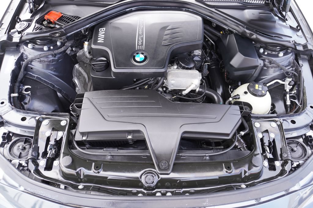 Used 2016 BMW 320i Sedan image 20