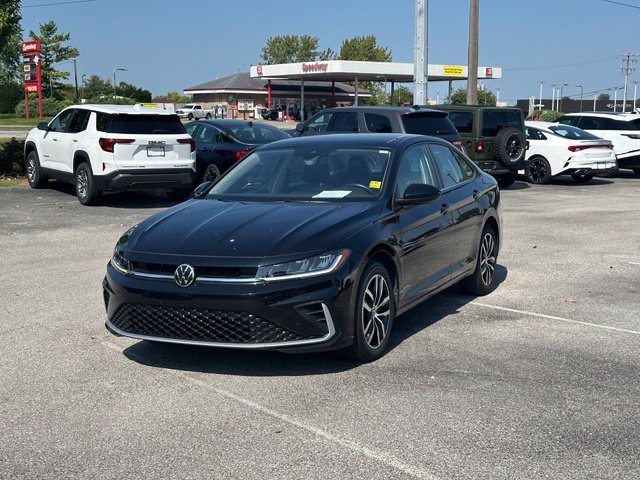 Used 2025 Volkswagen Jetta SE FWD image 3