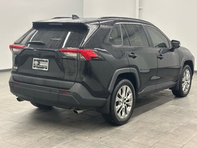 Used 2020 Toyota RAV4 XLE Premium image 2