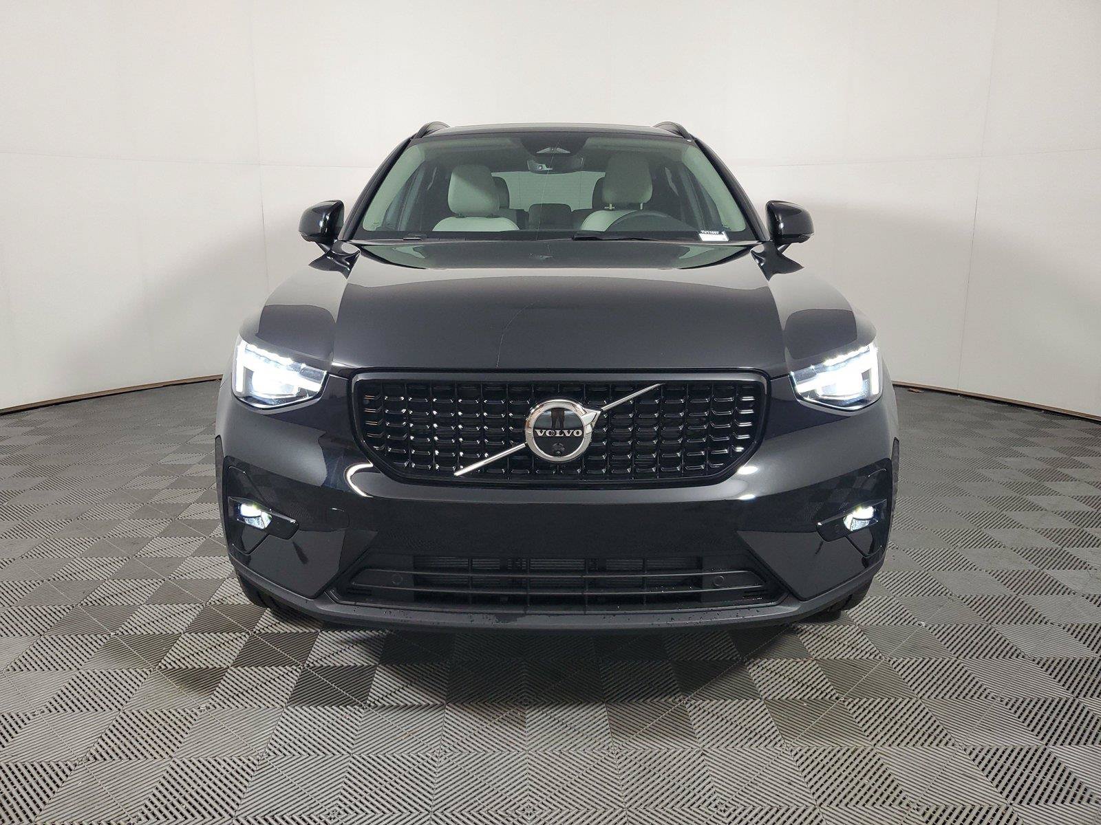 New 2026 Volvo XC40 B5 Plus w/ Protection Package Premier AWD/4WD image 2