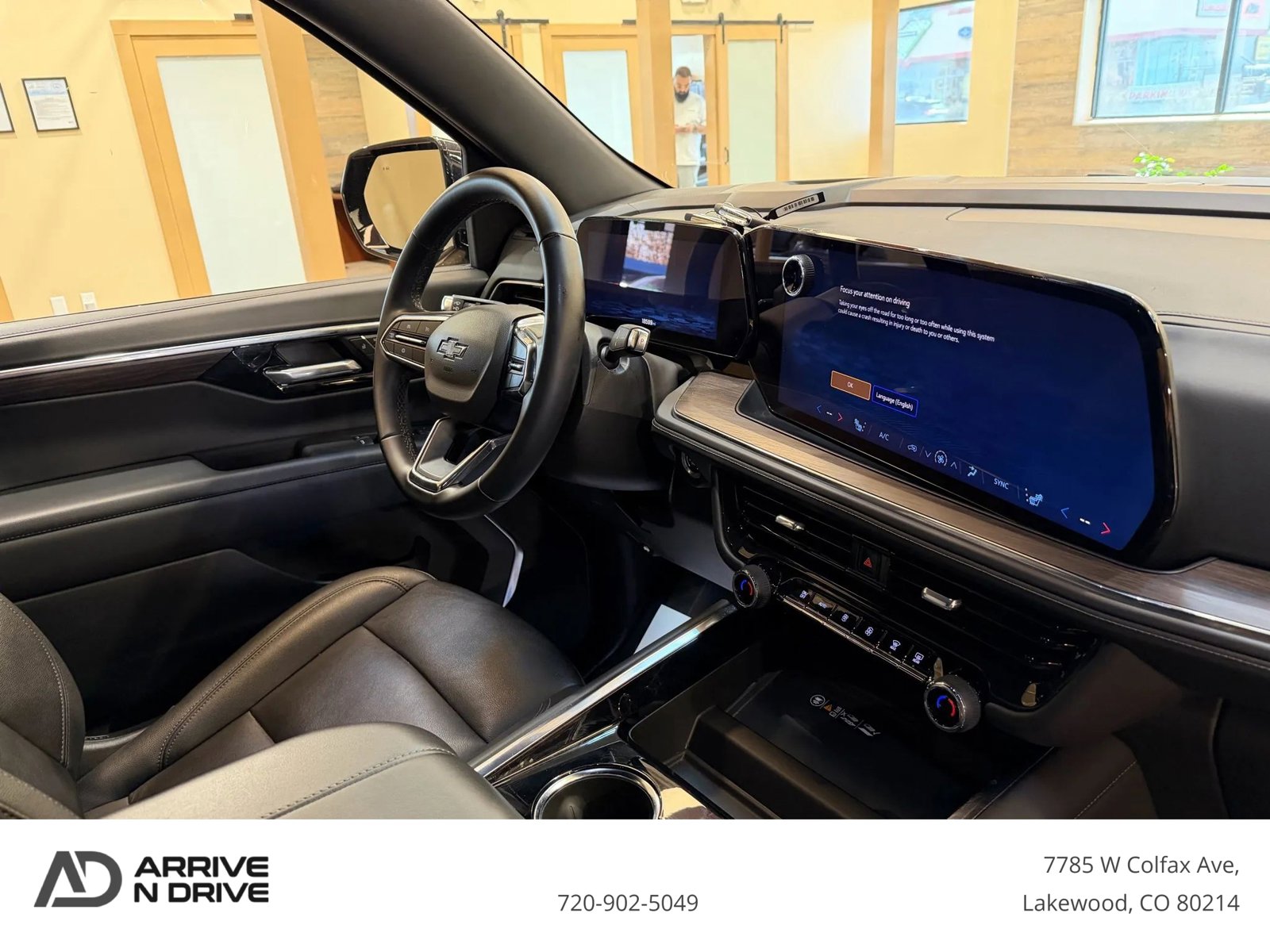 Used 2025 Chevrolet Suburban Z71 image 23