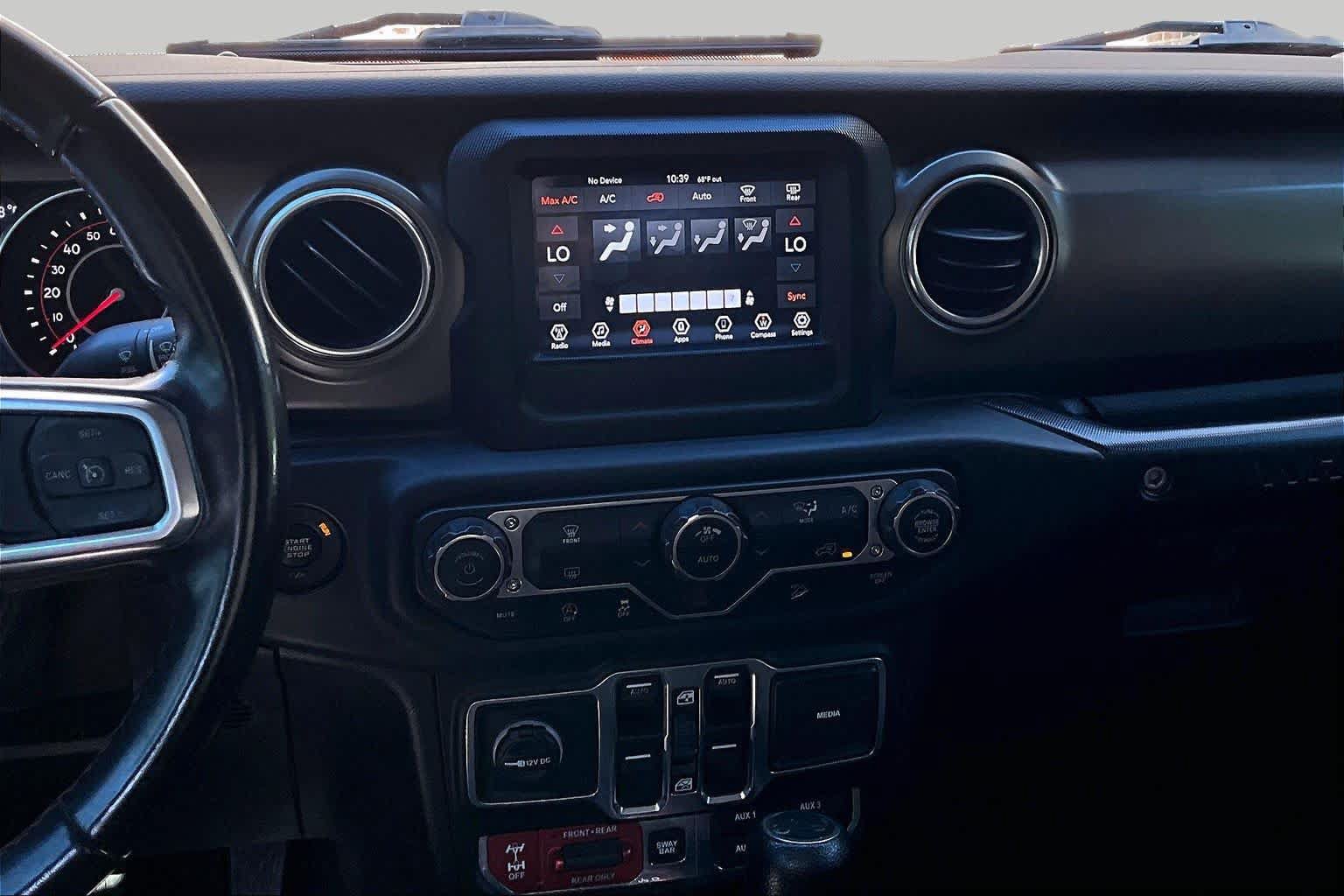 Used 2018 Jeep Wrangler Unlimited Rubicon w/ LED Lighting Group AWD/4WD image 12