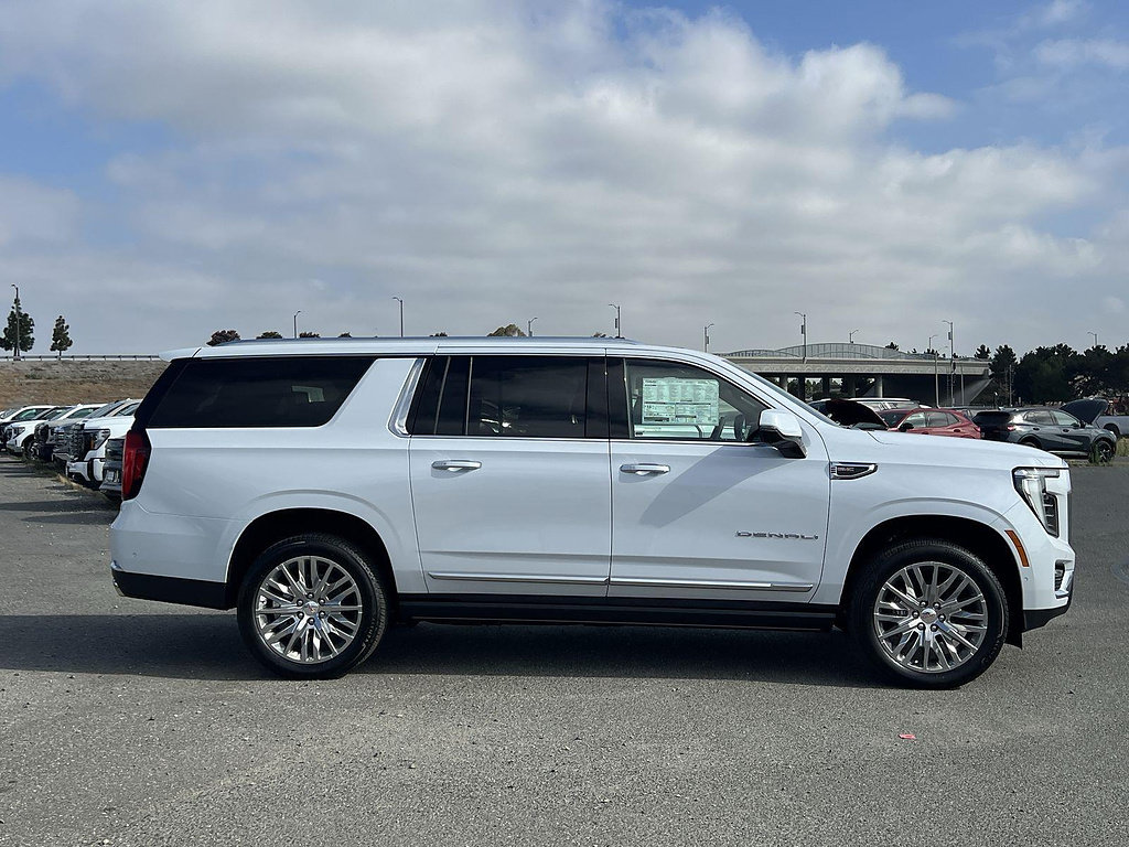 New 2026 GMC Yukon XL Denali w/ Denali Reserve Package RWD image 2