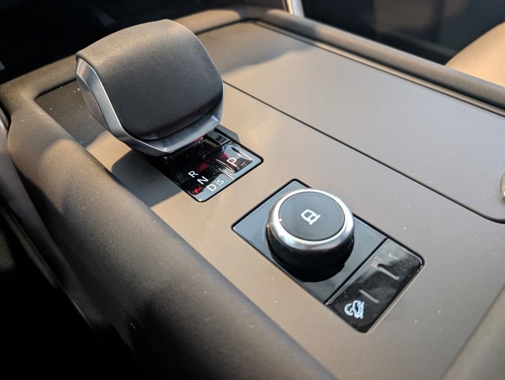 New 2026 Land Rover Discovery Limited Edition image 24