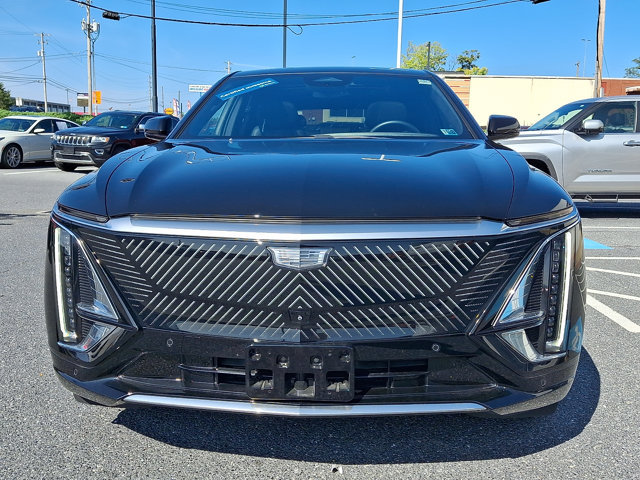 Certified 2024 Cadillac Lyriq Luxury AWD/4WD image 2
