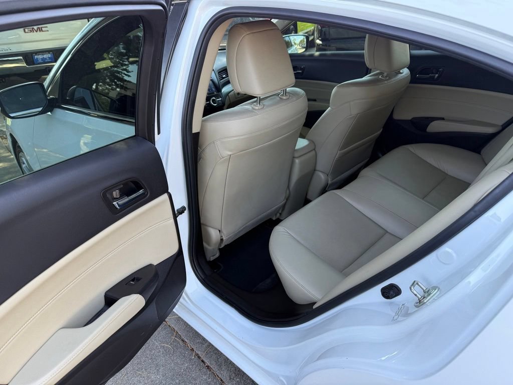 Used 2017 Acura ILX FWD image 12