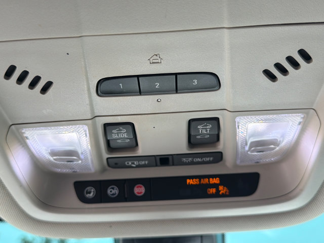 Used 2020 GMC Acadia Denali w/ Technology Package FWD image 27