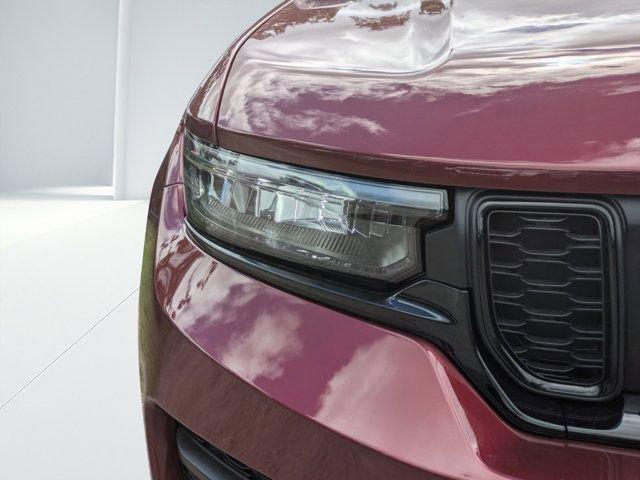 New 2025 Jeep Grand Cherokee Altitude image 8