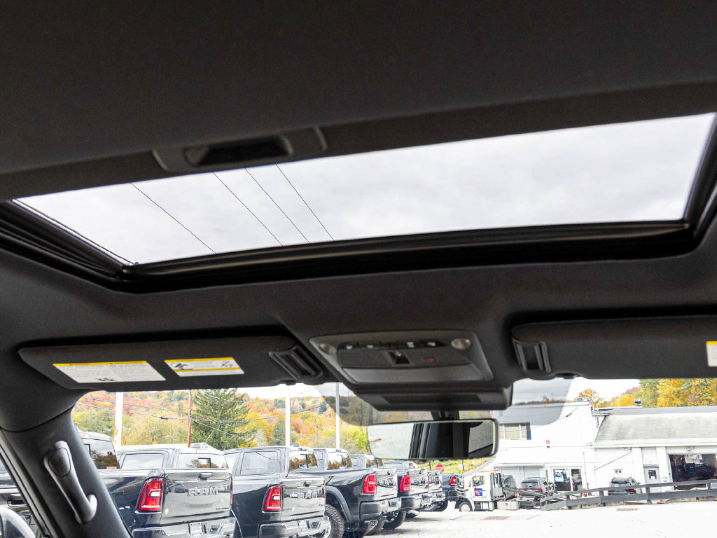 Used 2024 INFINITI QX80 Sensory AWD/4WD image 35