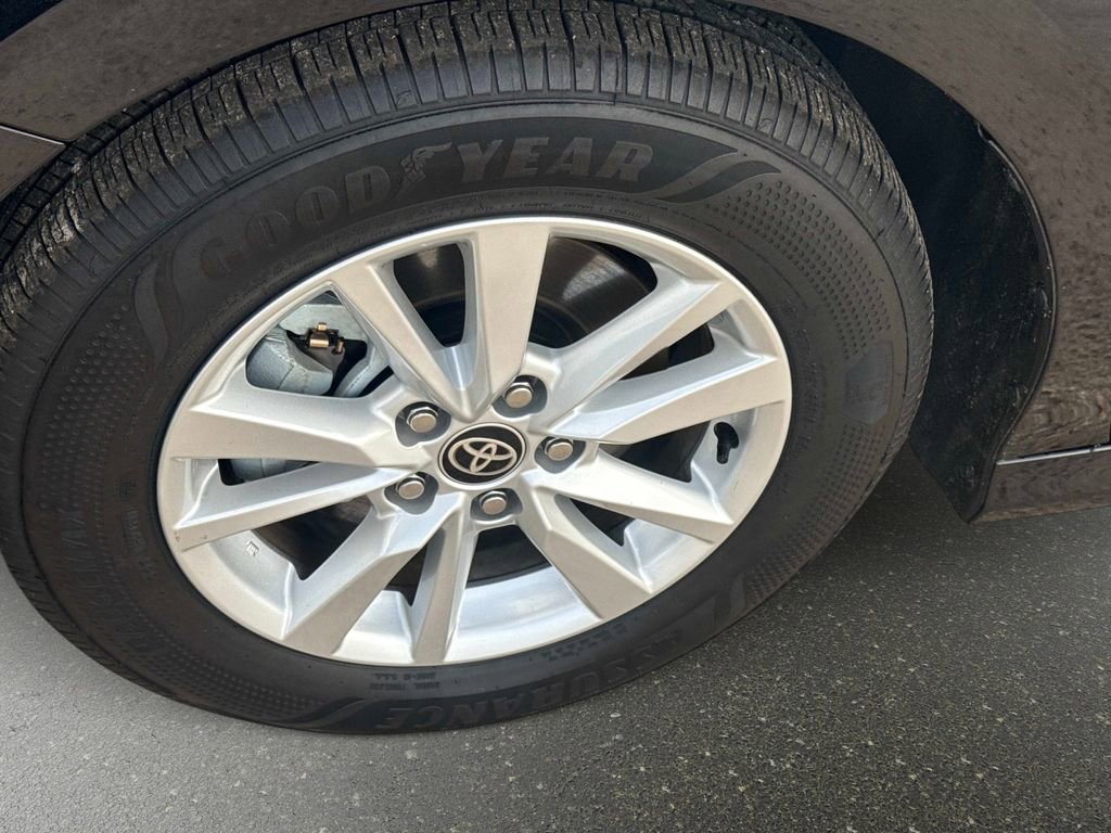 Used 2025 Toyota Camry LE image 10