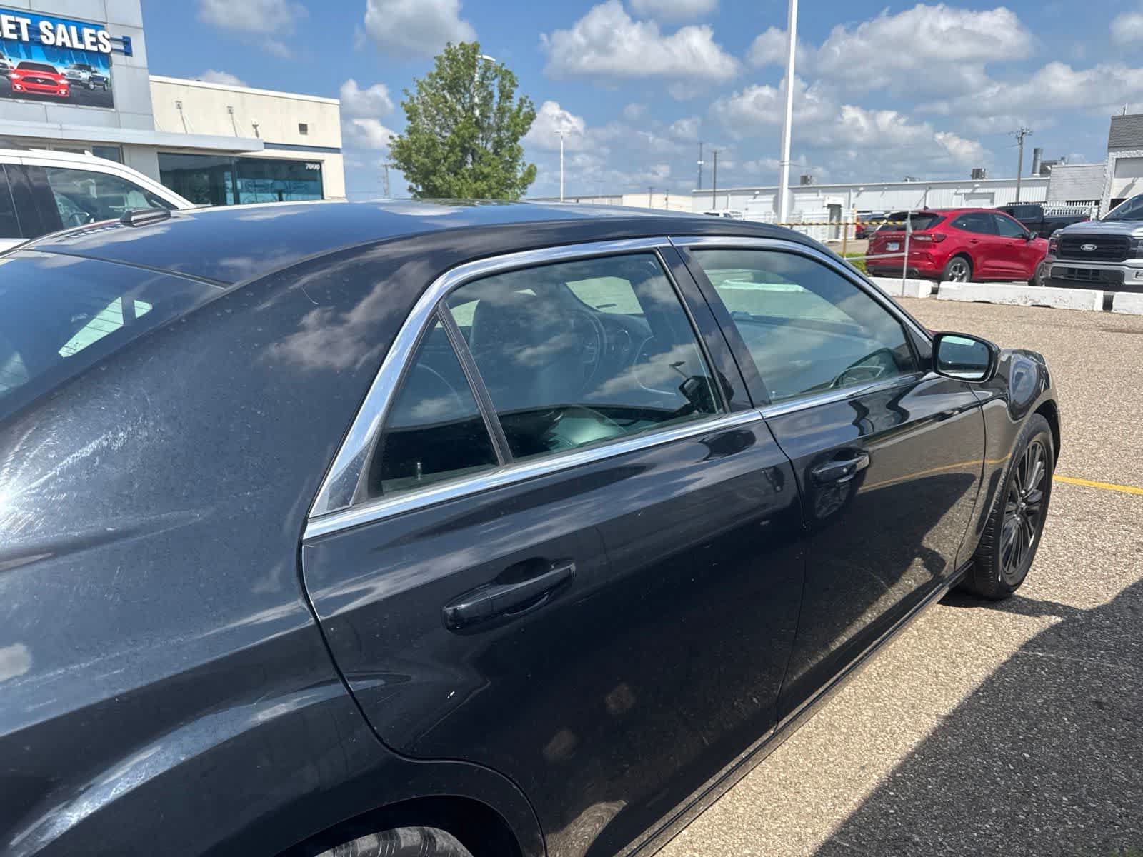 Used 2014 Chrysler 300 AWD w/ Driver Convenience Group image 11